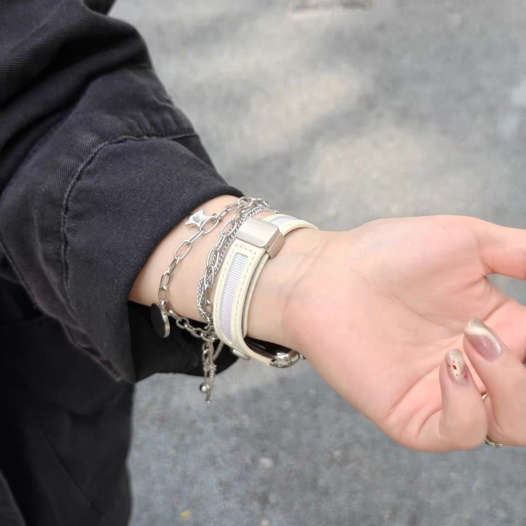 Suitable for the entire Apple Watch series, heart-shaped hollow genuine leather strap, magnetic clasp adjustment, suitable for women